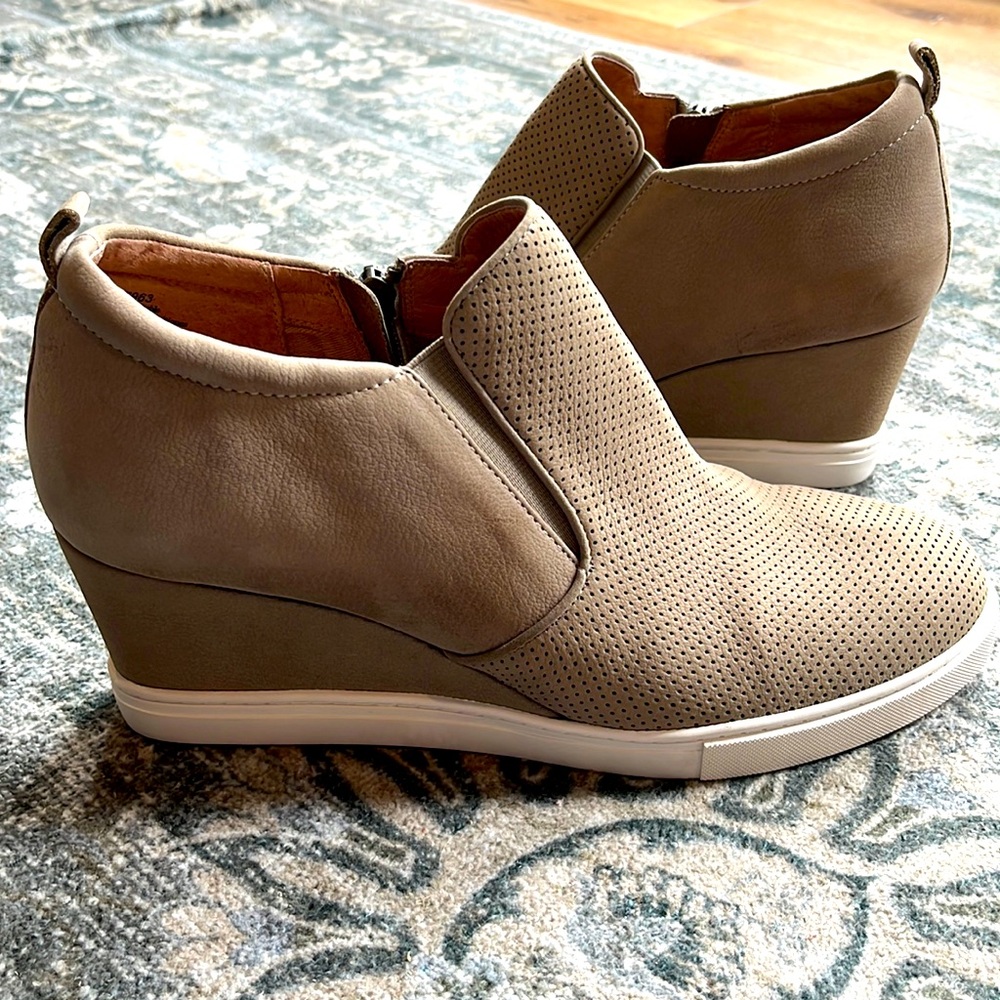 Caslon Tan Leather Wedge Sneaker